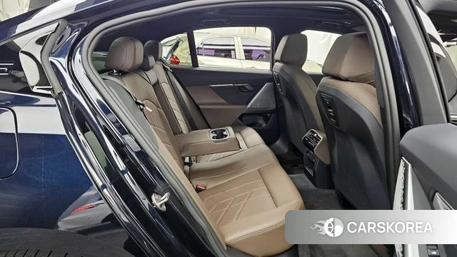 BMW 5 Series (G60) 2024 Черный из Кореи, фото 3