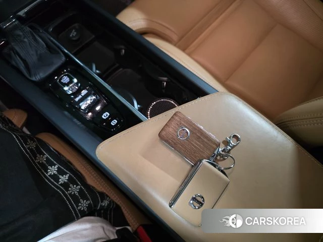 Volvo XC60 second Generation 2020 Белый из Кореи, фото 3