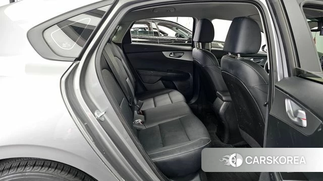 Kia The New K3 2nd generation 2023 Серый из Кореи, фото 3