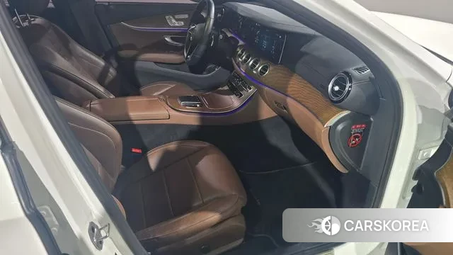 Mercedes-Benz E-Class W213 2022 Белый из Кореи, фото 3