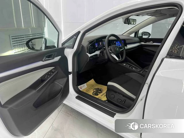Volkswagen Golf 2023 Белый из Китая, фото 3