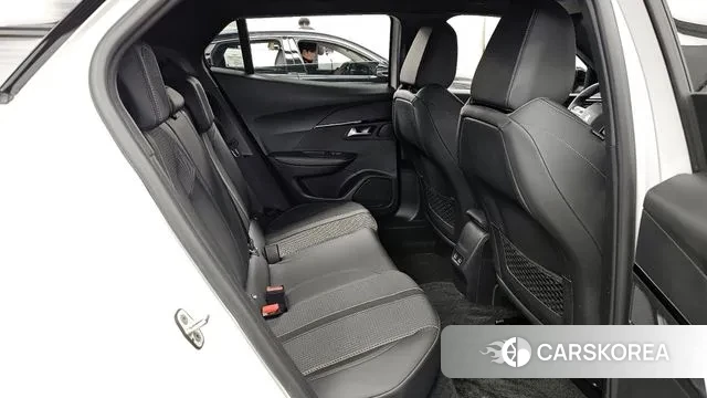 Peugeot e-2008 second generation 2023 Белый из Кореи, фото 3