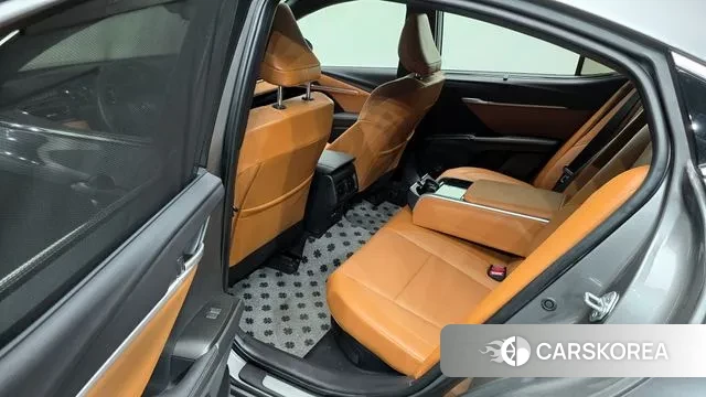 Toyota Camry (XV80) 2024 Серый из Кореи, фото 3