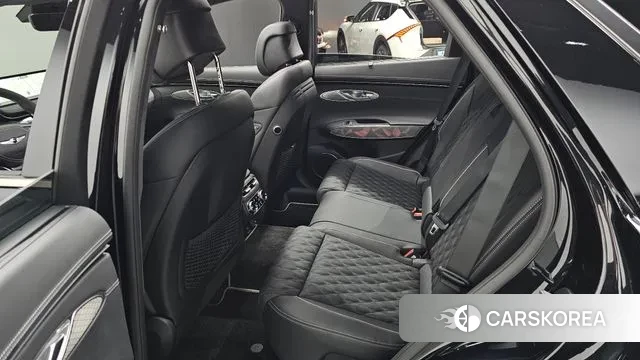 Genesis GV70 2023 Черный из Кореи, фото 3