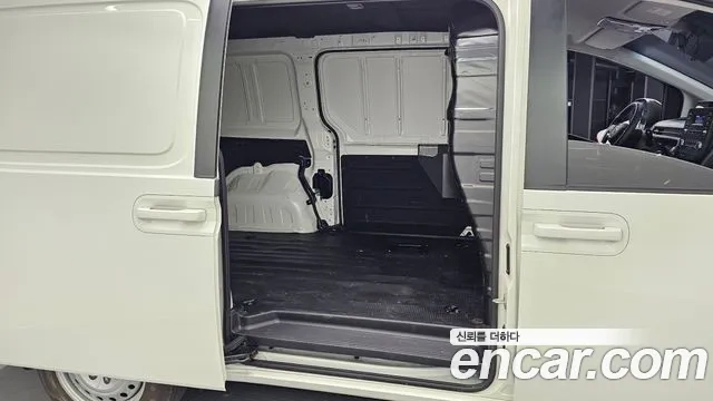 Hyundai Staria 2022 Белый из Кореи, фото 3