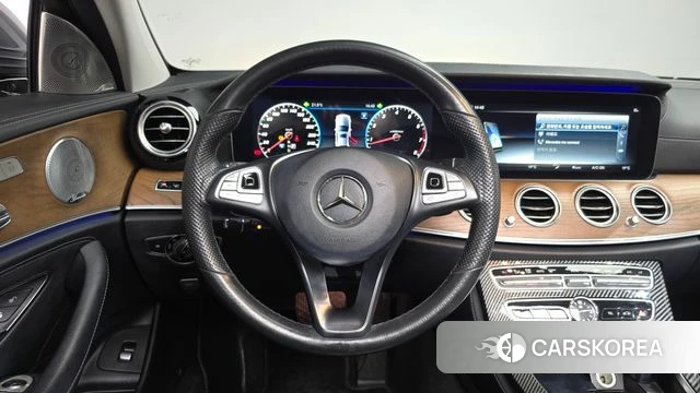 Mercedes-Benz E-Class W213 2018 Серый из Кореи, фото 3