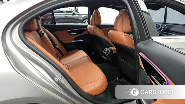 Mercedes-Benz C-Class W206 2023 Песочный из Кореи, фото 3