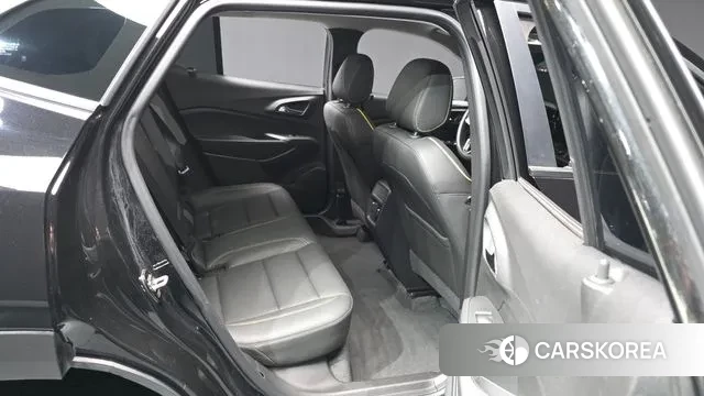 Chevrolet (GM Daewoo) Trax Crossover 2023 Черный из Кореи, фото 3