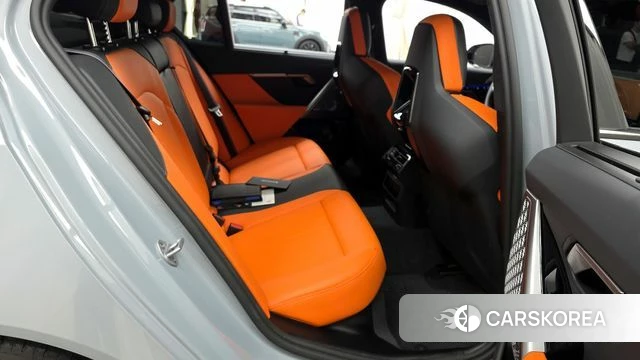 BMW M5 (G90) 2025 Серебристо-серый из Кореи, фото 3