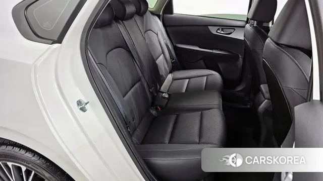 Kia The New K3 2nd generation 2022 Белый из Кореи, фото 3