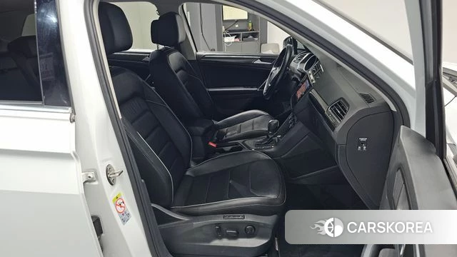 Volkswagen Tiguan second Generation 2018 Белый из Кореи, фото 3