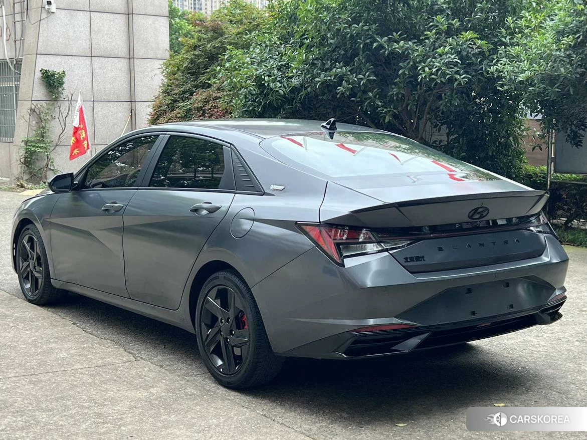 Hyundai Elantra 2022 Серебристо-серый из Китая, фото 3