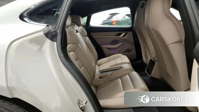 Porsche Taycan 2022 Жемчужный цвет из Кореи, фото 3