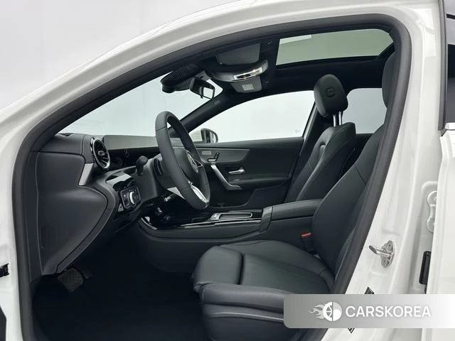 Mercedes-Benz Class A 2023 Белый из Китая, фото 3