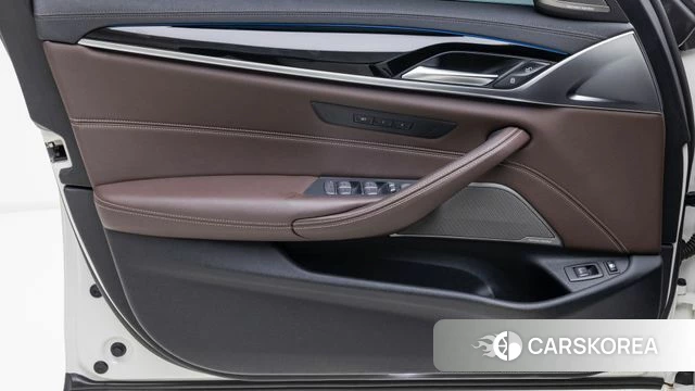 BMW 5 Series (G30) 2021 Белый из Кореи, фото 3