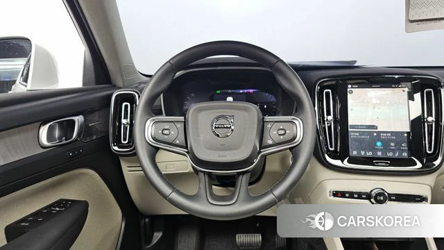 Volvo XC40 2025 Белый из Кореи, фото 3