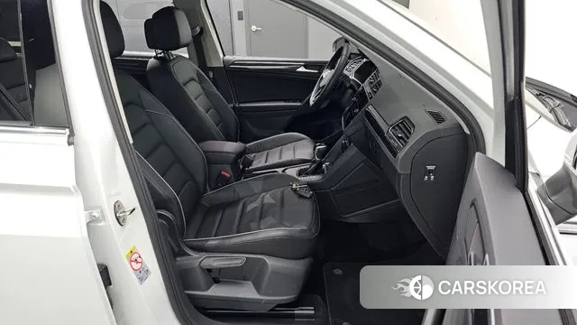 Volkswagen Tiguan second Generation 2022 Белый из Кореи, фото 3