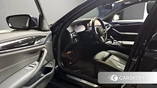 BMW 5 Series (G30) 2023 Черный из Кореи, фото 3