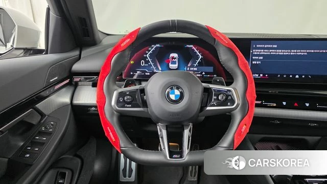 BMW 5 Series (G60) 2024 Белый из Кореи, фото 3