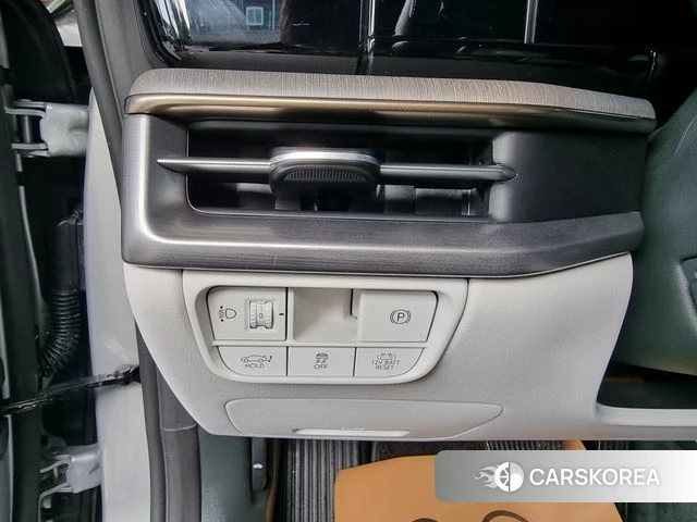 Hyundai Grandeur Hybrid (GN7) 2024 Серебристо-серый из Кореи, фото 3