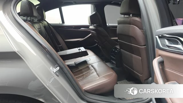 BMW 5 Series (G30) 2021 Серебристо-серый из Кореи, фото 3