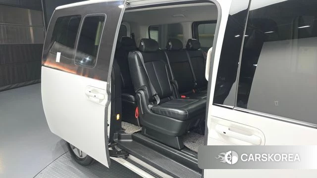 Hyundai Staria 2022 Белый из Кореи, фото 3