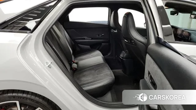 Hyundai Avante (CN7) 2023 Серебристо-серый из Кореи, фото 3