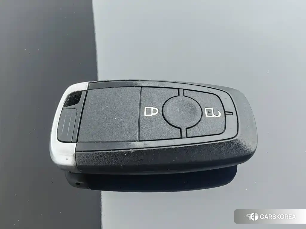 Ford Escape 2023 Черный из Китая, фото 3