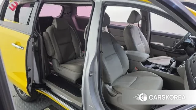 Kia The New Carnival 2018 Желтый из Кореи, фото 3