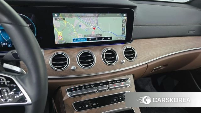 Mercedes-Benz E-Class W213 2023 Белый из Кореи, фото 3