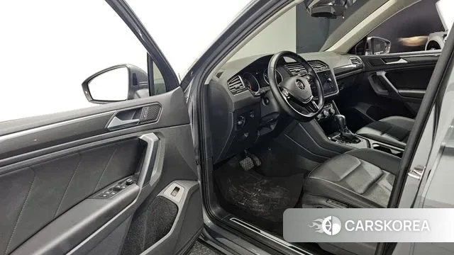 Volkswagen Tiguan second Generation 2020 Серый из Кореи, фото 3