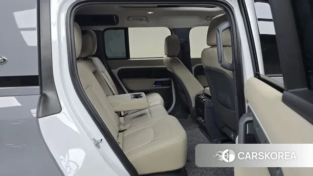 Land Rover Defender (L663) 2023 Серебристо-серый из Кореи, фото 3