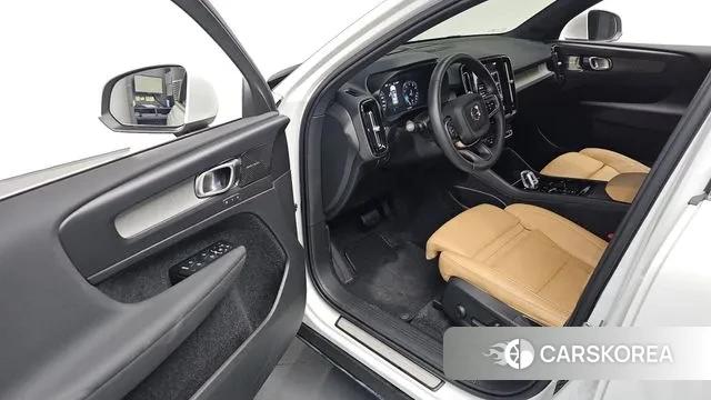 Volvo XC40 2021 Белый из Кореи, фото 3