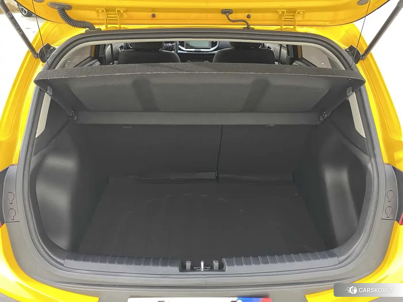Kia KX1 2023 Yellow/orange из Китая, фото 3