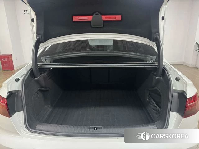 Audi A4L 2022 Белый из Китая, фото 3