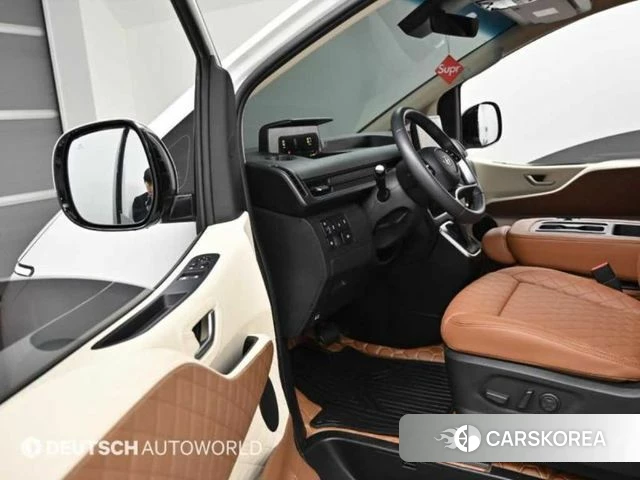 Hyundai Staria 2023 Белый из Кореи, фото 3