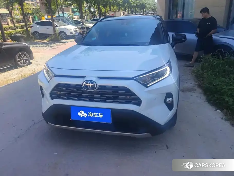 Toyota RAV4 2022 Белый из Китая, фото 3
