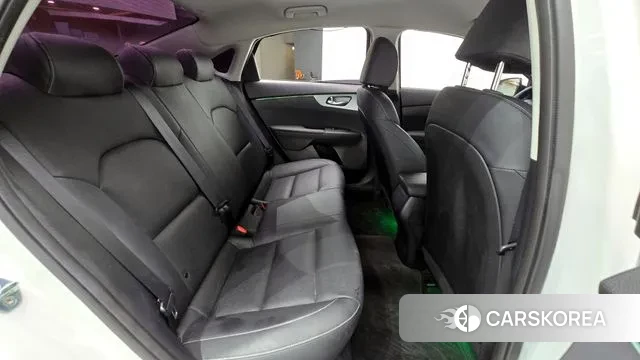 Kia The New K3 2nd generation 2021 Белый из Кореи, фото 3