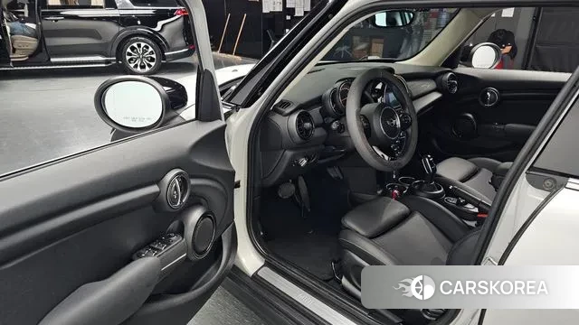 Mini Cooper 2020 Серебряный из Кореи, фото 3