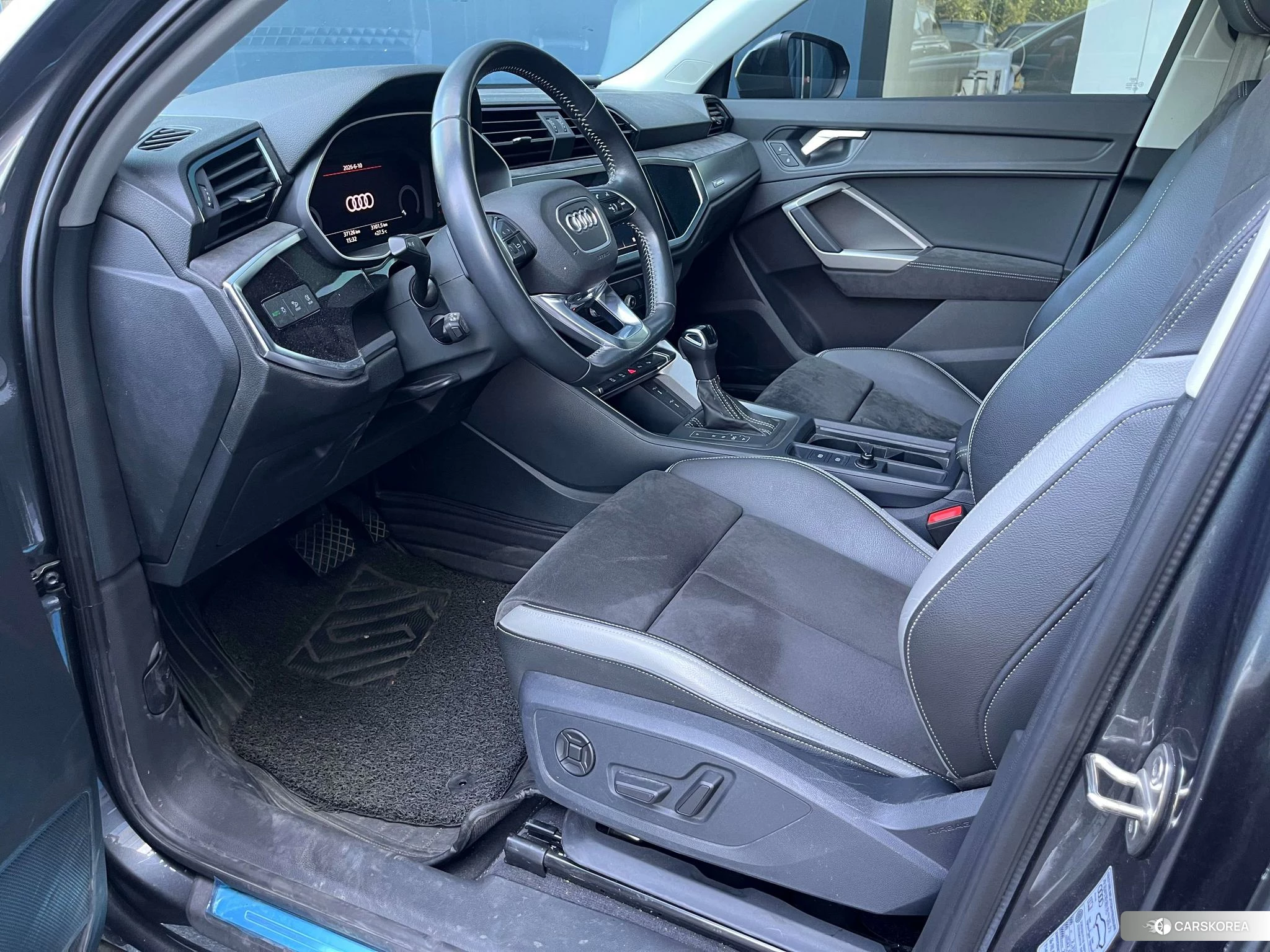 Audi Q3 2020 Темно-серый из Китая, фото 3