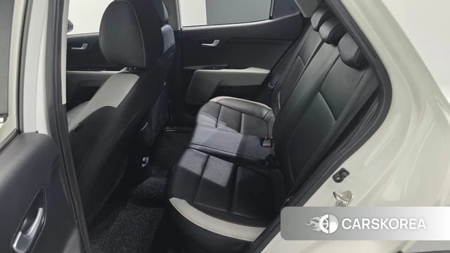 Kia Stonic 2018 Белый из Кореи, фото 3