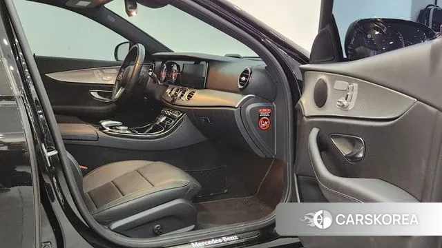 Mercedes-Benz E-Class W213 2019 Черный из Кореи, фото 3