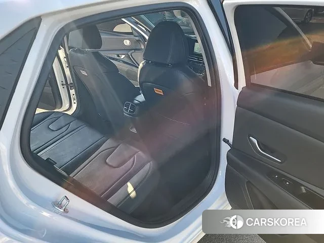 Hyundai The New Avante (CN7) 2024 Белый из Кореи, фото 3