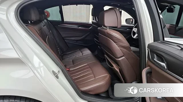 BMW 5 Series (G30) 2023 Белый из Кореи, фото 3