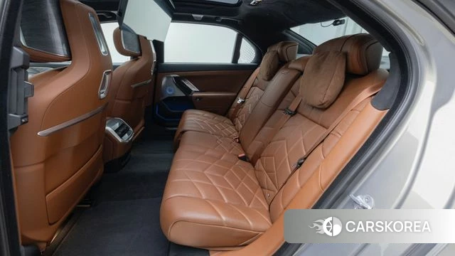 BMW i7 (G70) 2025 Серебряный двухцветный из Кореи, фото 3