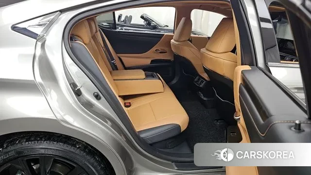 Lexus ES300h 7th generation 2024 Серый из Кореи, фото 3