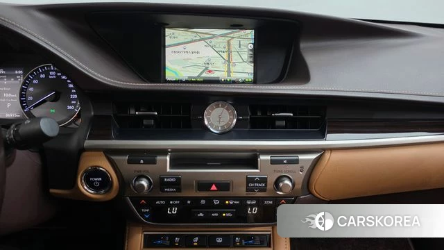 Lexus New ES300h 2018 Белый из Кореи, фото 3