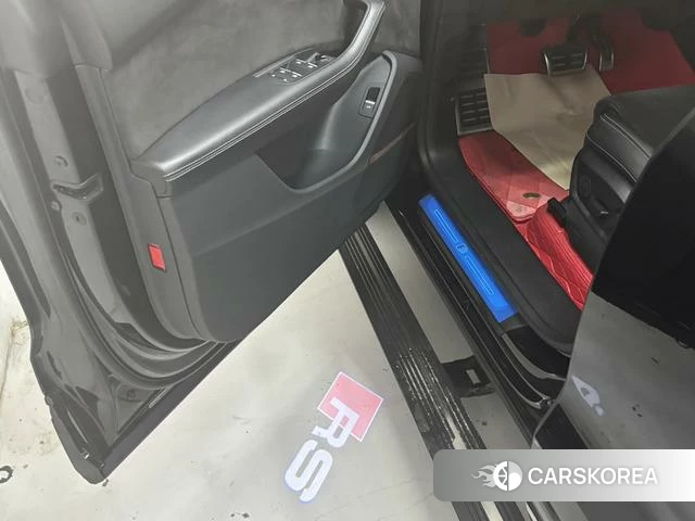 Audi Q8 2021 Черный из Китая, фото 3