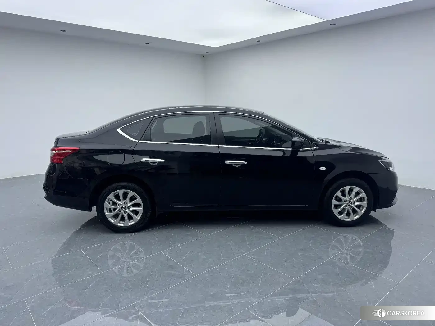 Nissan Sylphy 2024 Черный из Китая, фото 3