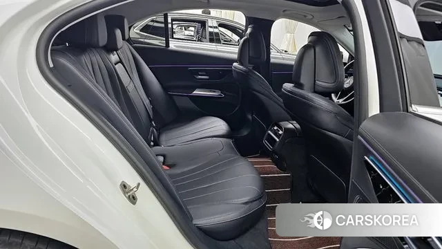 Mercedes-Benz E-Class W214 2024 Белый из Кореи, фото 3